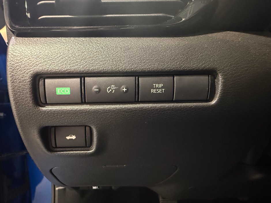Nissan Sentra SV TOIT 2022-13