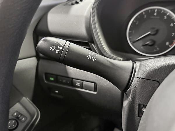 Nissan Sentra S 2023-17