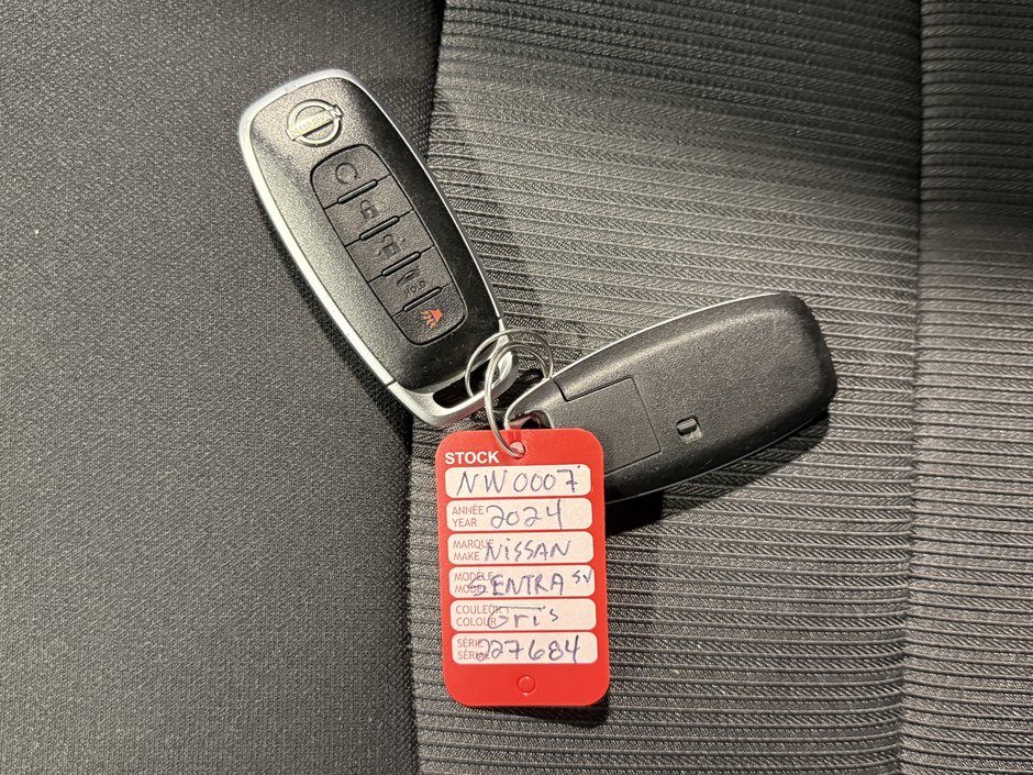 Nissan Sentra SV 2024-28