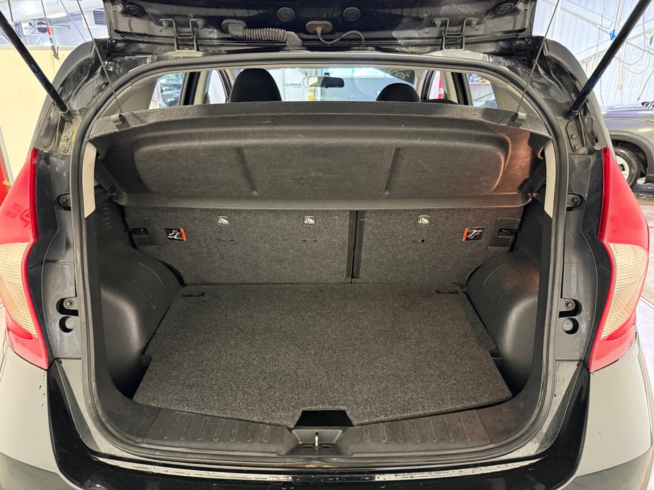 Nissan Versa Note SV 2018-23