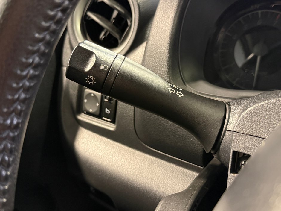 Nissan Versa Note SV 2018-16