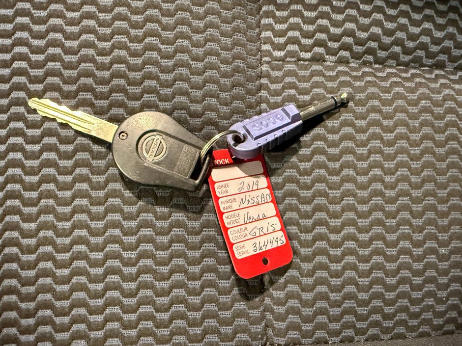 Nissan Versa Note SV 2019-25
