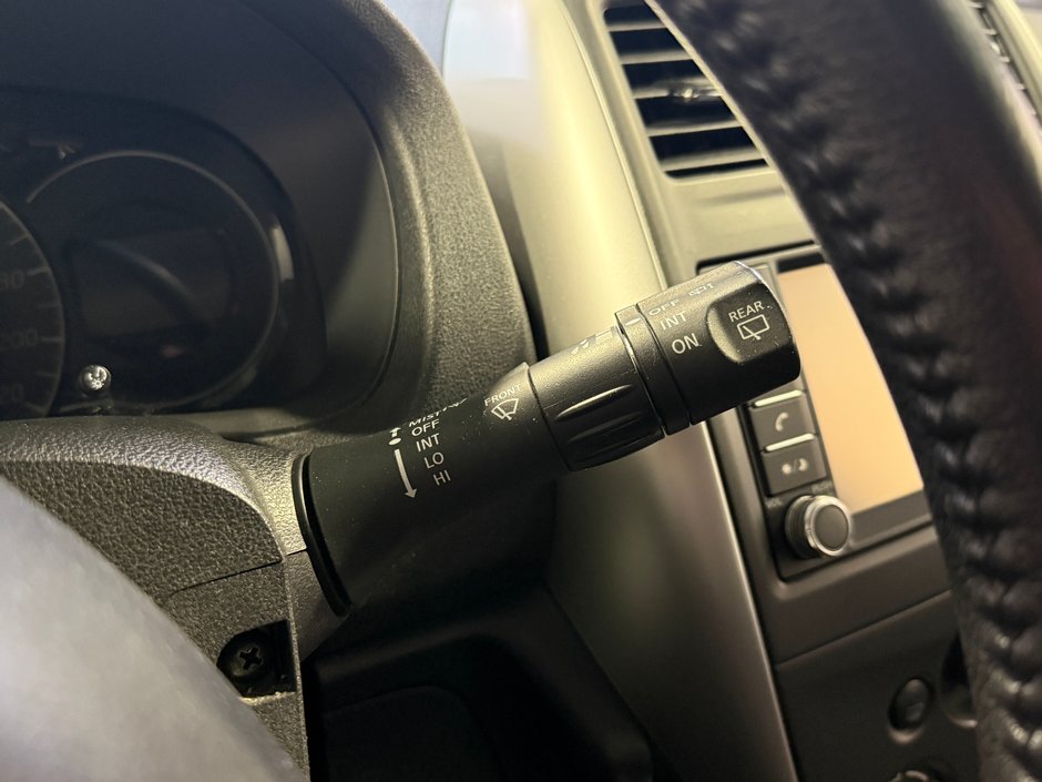 Nissan Versa Note SV 2019-17