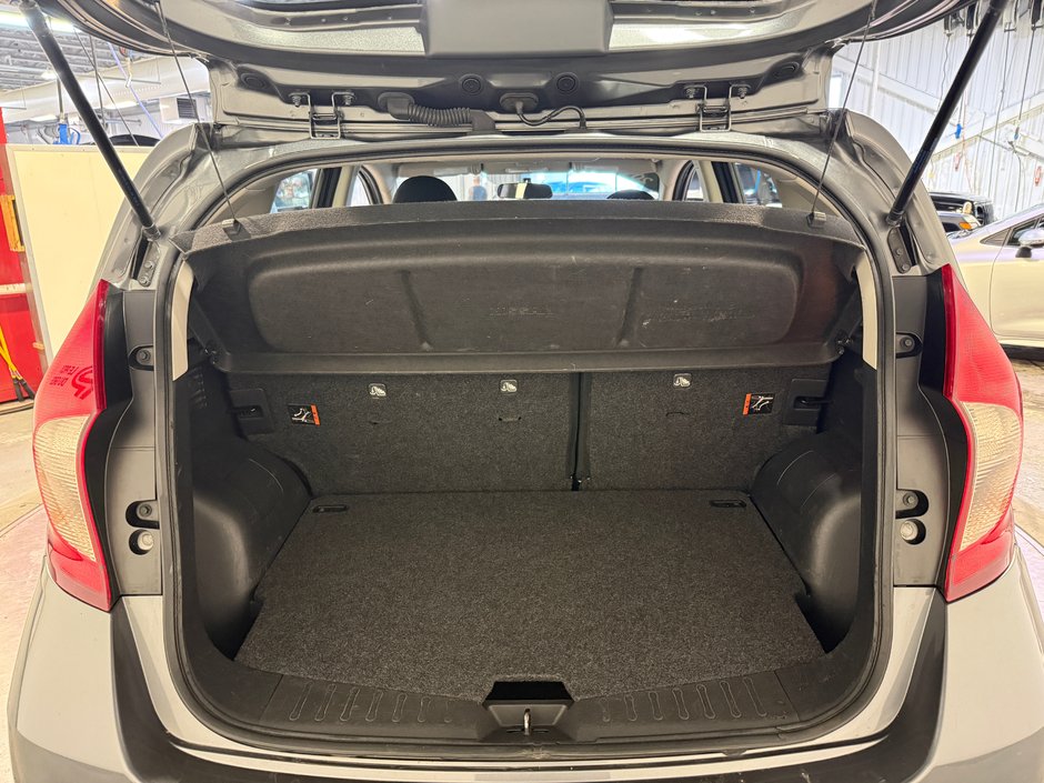 Nissan Versa Note SV 2019-24