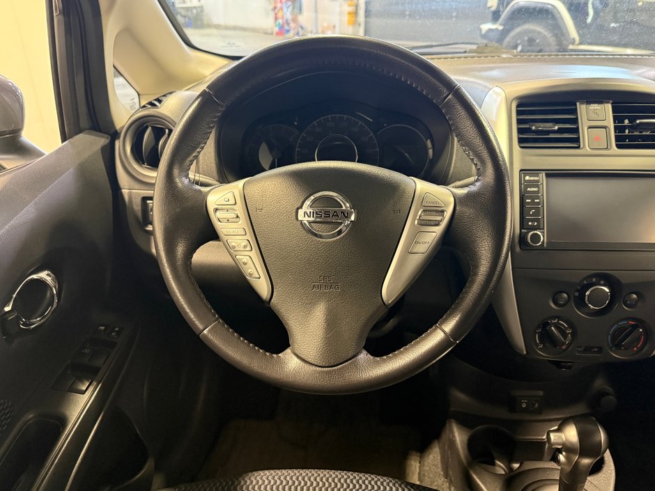 Nissan Versa Note SV 2019-13