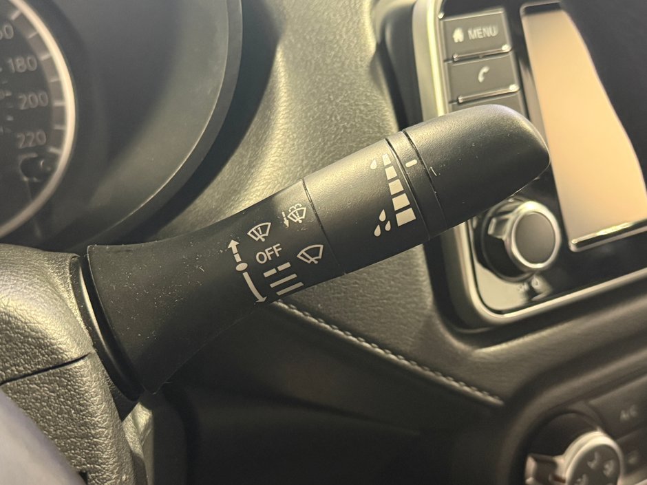 Nissan Versa S 2021-17