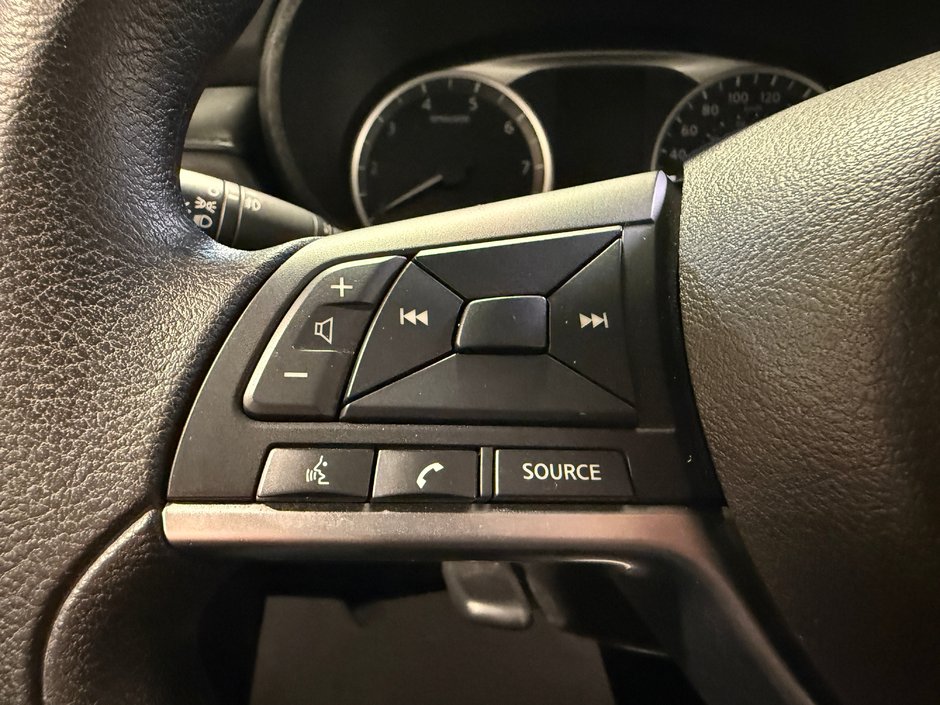 Nissan Versa S 2021-14