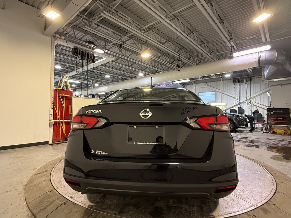 Nissan Versa S 2021-3