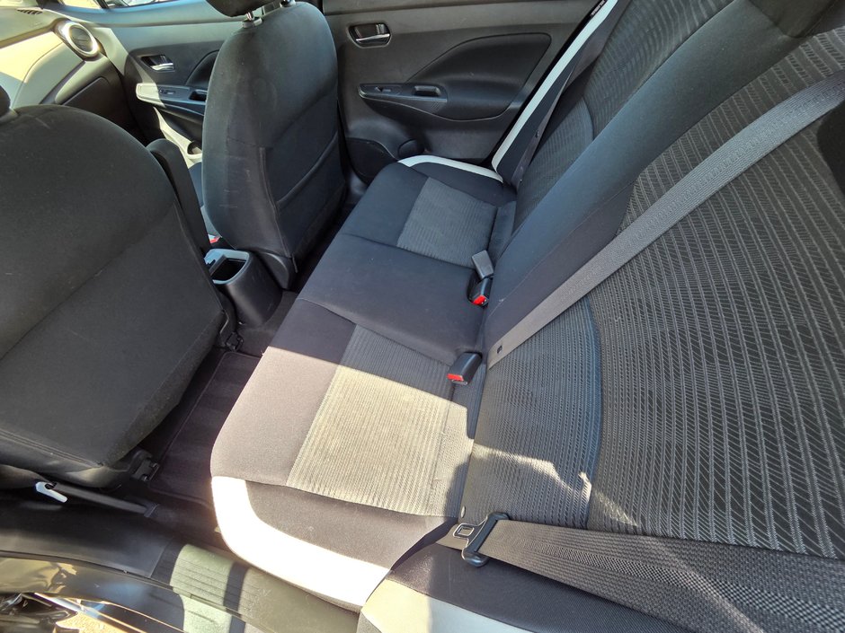 Nissan Versa SV 2021-16