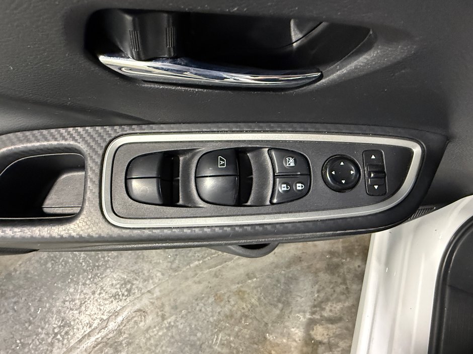 2024 Nissan Versa SR-11