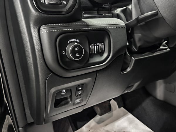 Ram 1500 LIMITED 2025-11