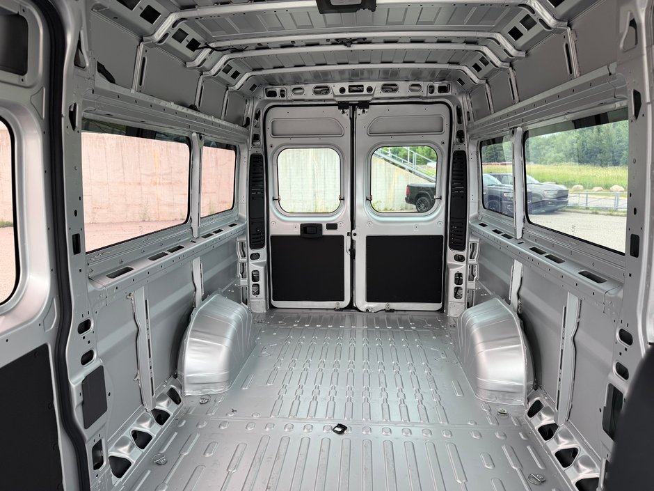 2025 Ram ProMaster fourgon vitré 3500 SLT+ 159 po (22H)-10