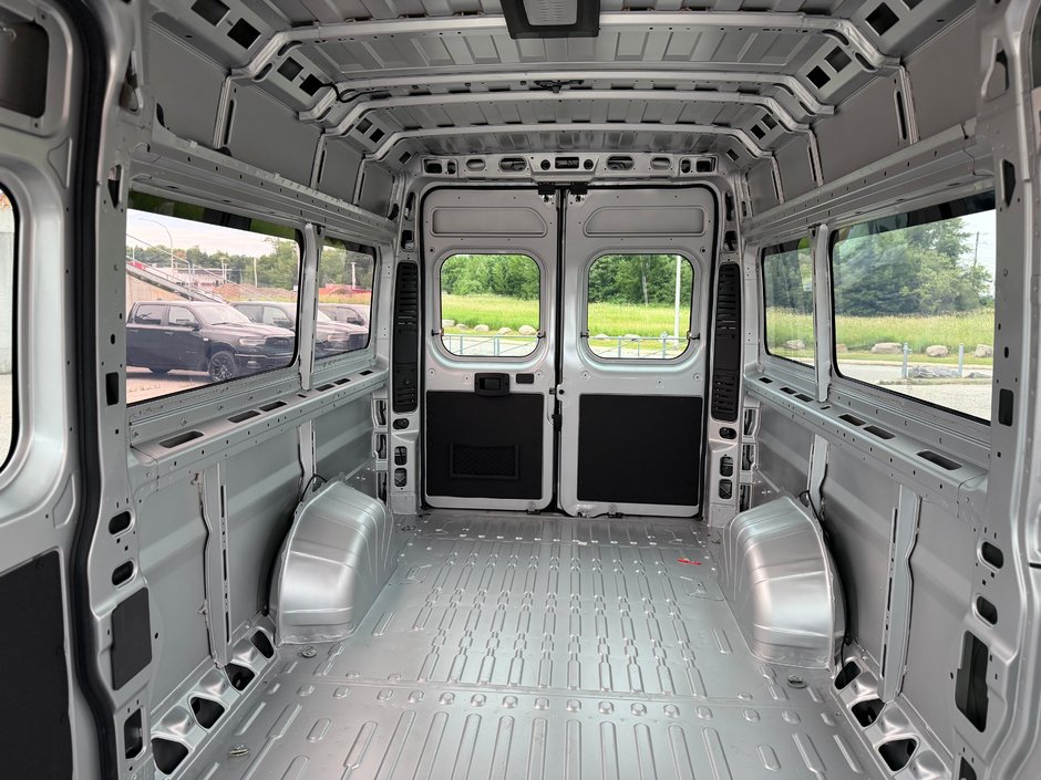 2025 Ram ProMaster fourgon vitré SLT+ 3500 159 po (22H)-10