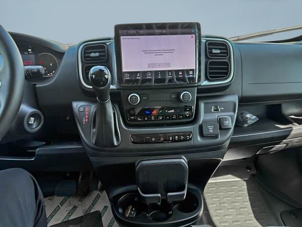 2025 Ram ProMaster fourgon vitré SLT+ 3500 159 po (22H)-11