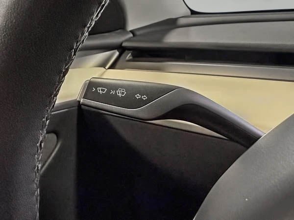 Tesla Model Y LONG RANGE 2023-17