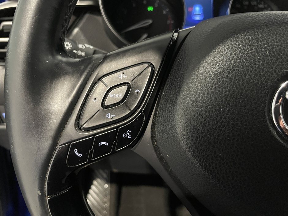 2018 Toyota C-HR XLE-11