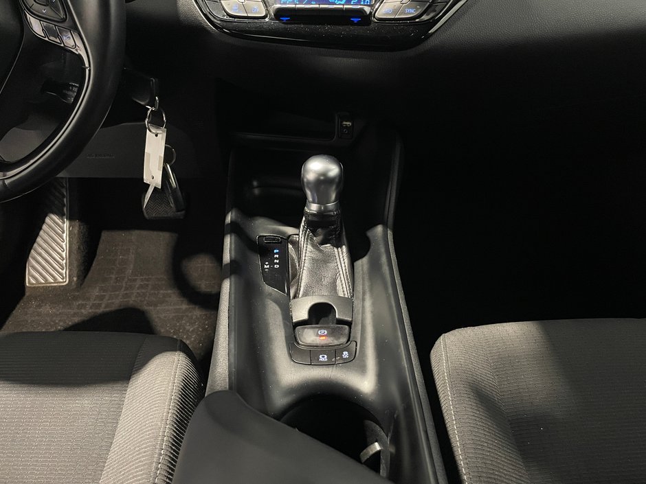 2018 Toyota C-HR XLE-19