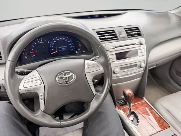 Toyota Camry XLE 2010-22