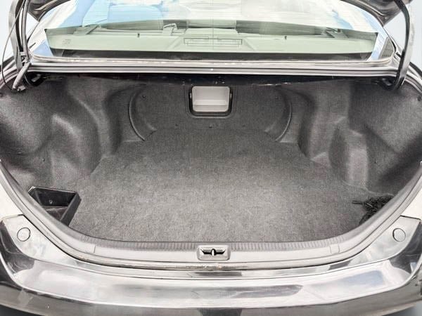 Toyota Camry XLE 2010-25