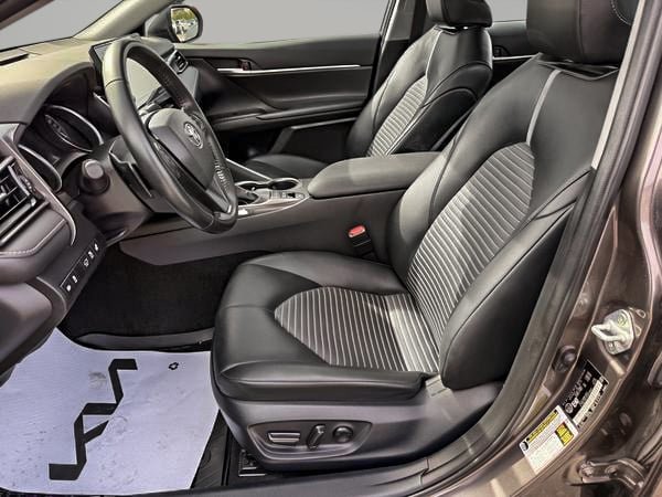 Toyota Camry HYBRIDE SE 2023-12