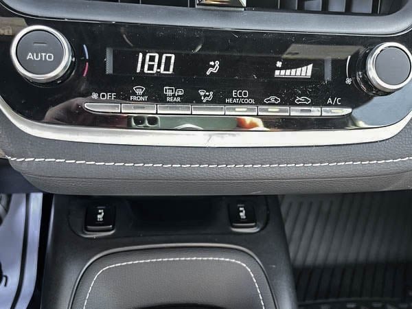2024 Toyota Corolla à hayon SE-18