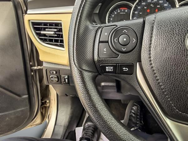 Toyota Corolla CE 2016-16