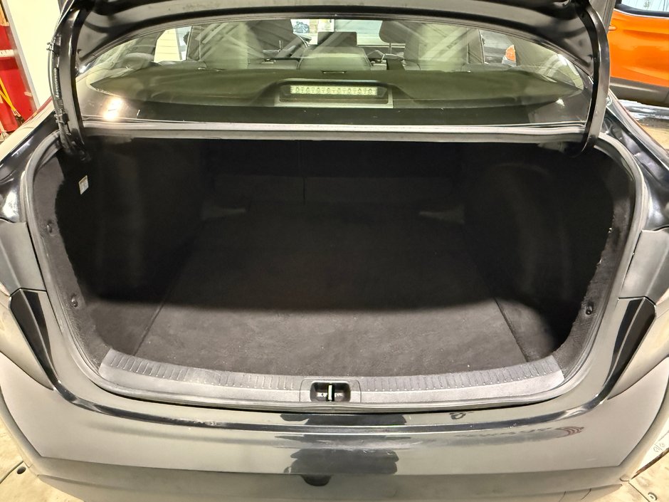 2022 Toyota Corolla Hybrid-24