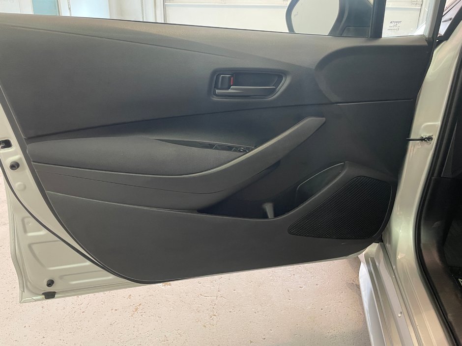 2022 Toyota Corolla LE-9