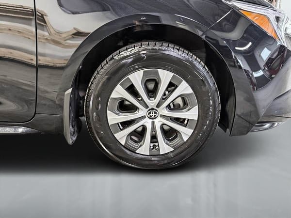 Toyota Corolla Hybrid LE 2025-9