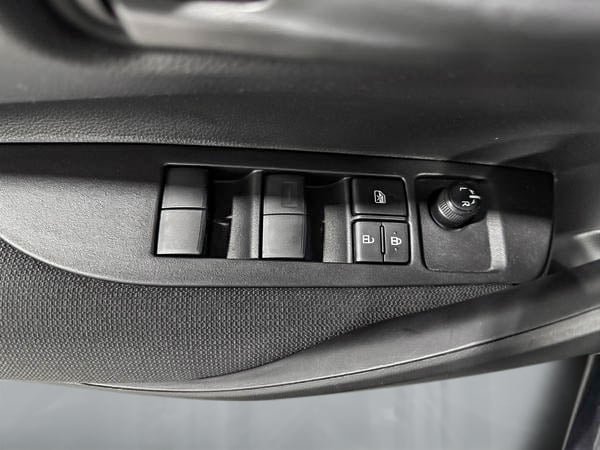 Toyota Corolla Hybrid LE 2025-11