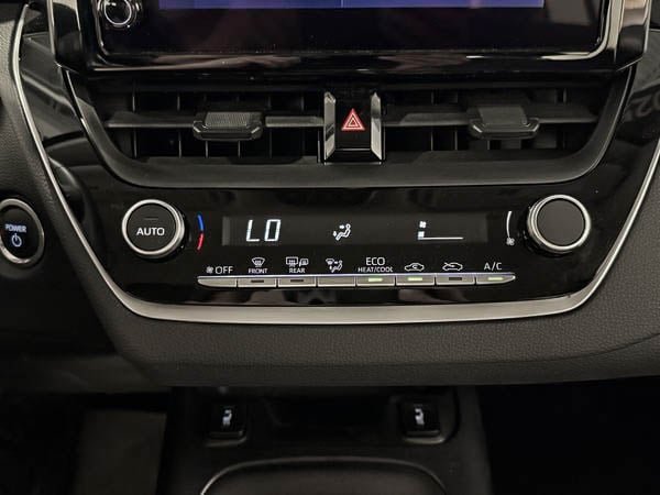 Toyota Corolla Hybrid LE 2025-22