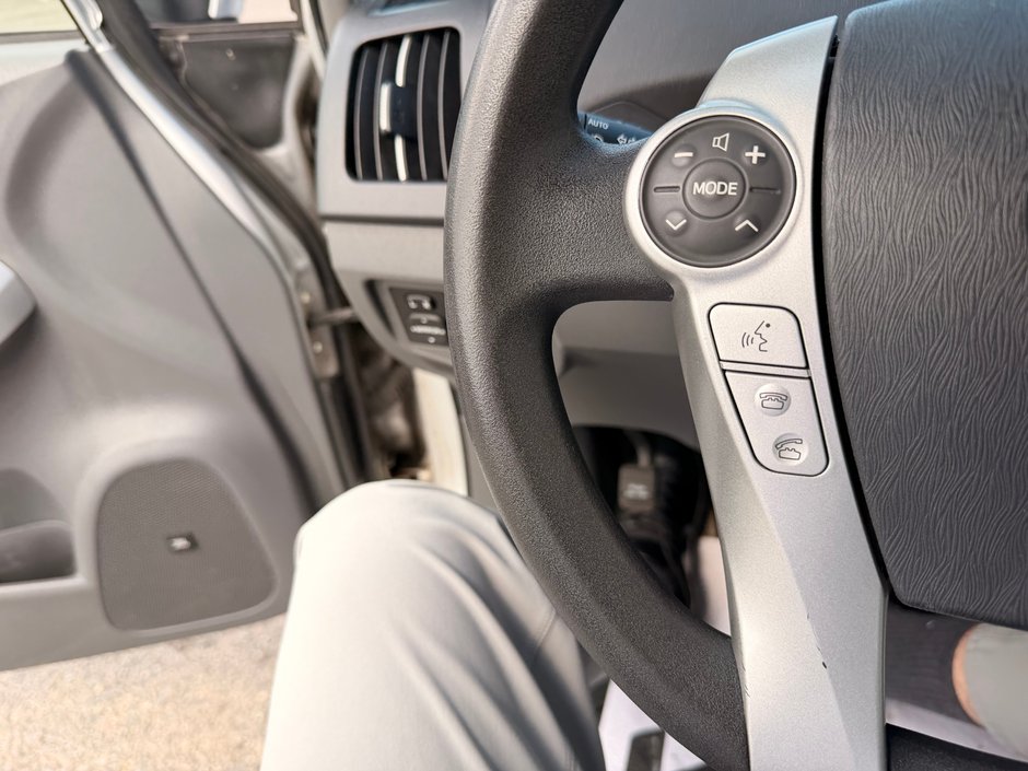 2011 Toyota Prius BASE-16