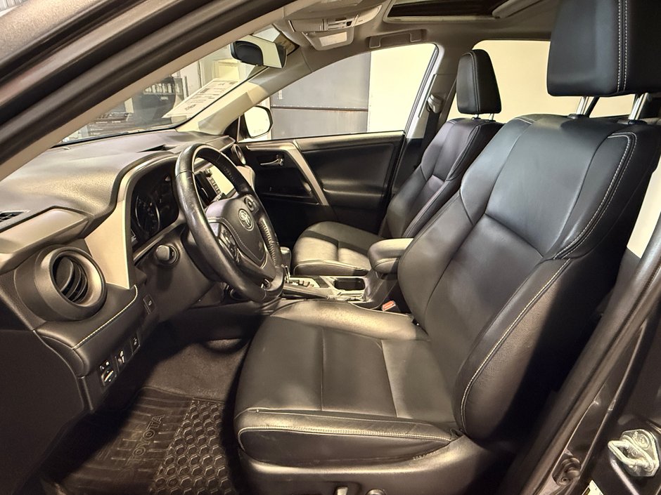 Toyota RAV4 hybride LIMITED AWD 2016-14