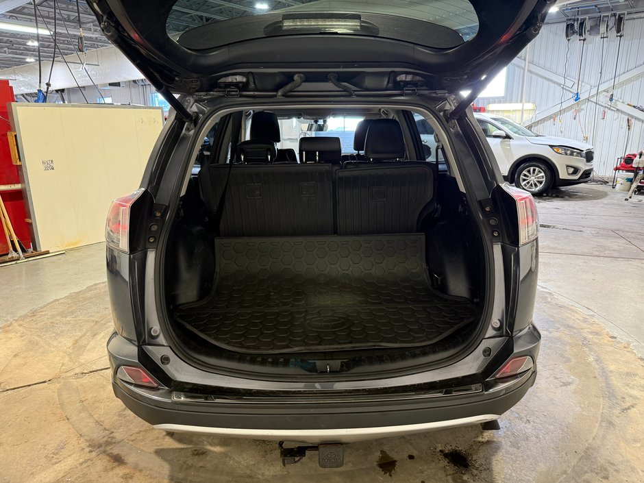 Toyota RAV4 hybride LIMITED AWD 2016-26