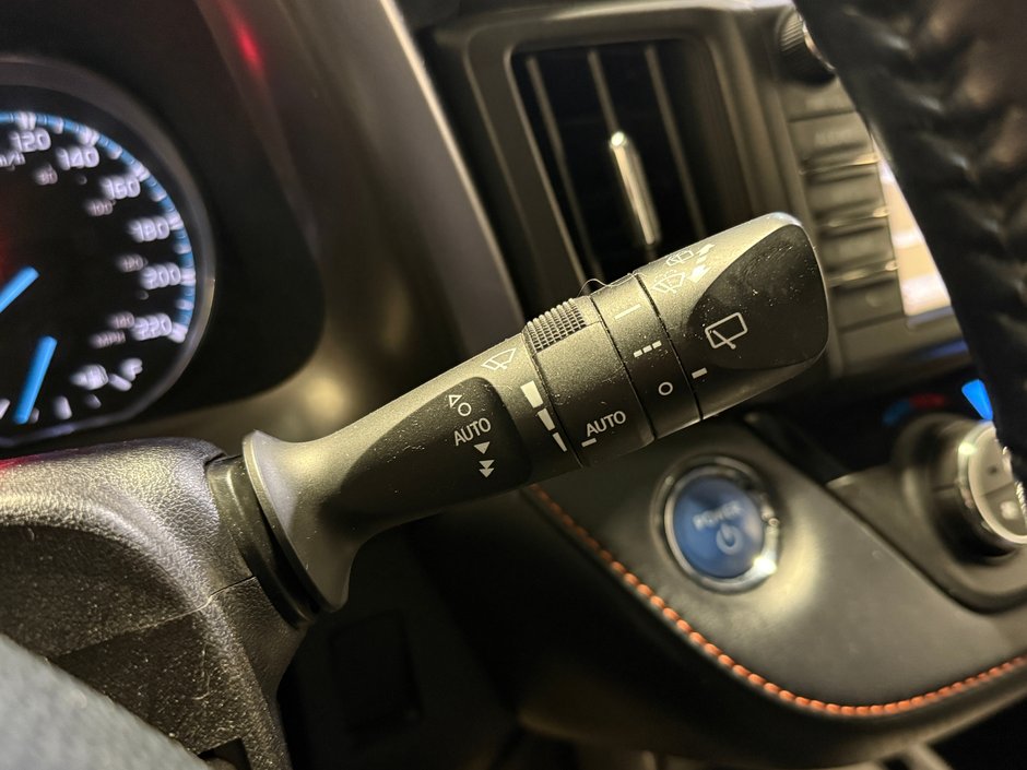 2017 Toyota RAV4 hybride SE-19