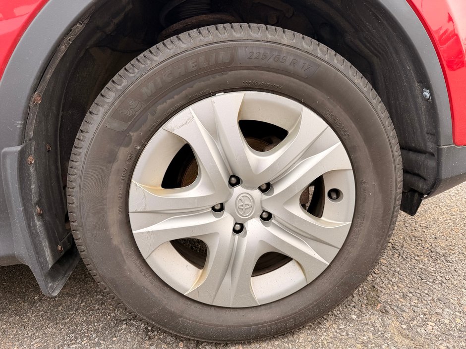 Toyota RAV4 LE AWD 2015-18