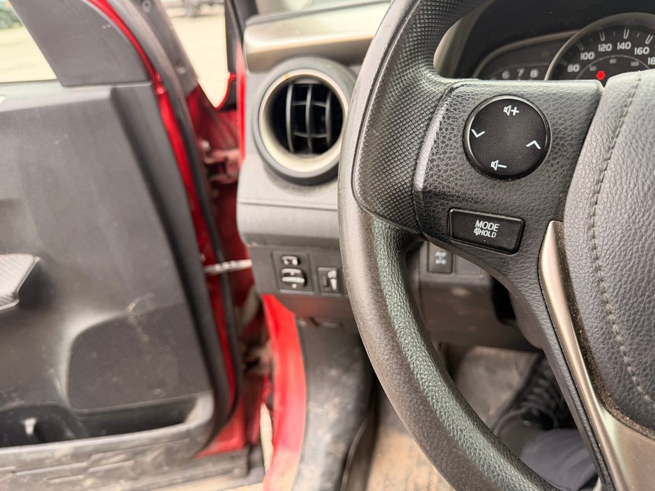 Toyota RAV4 LE AWD 2015-14