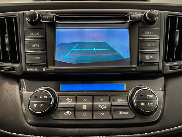 Toyota RAV4 XLE AWD 2015-19