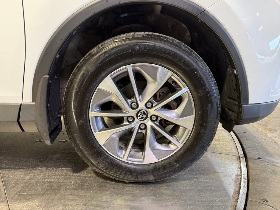 Toyota RAV4 HYBRID LE+ 2018-10