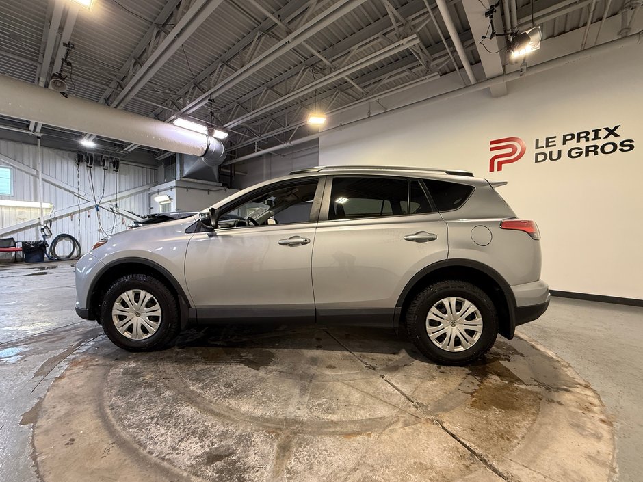Toyota RAV4 LE 2018-5
