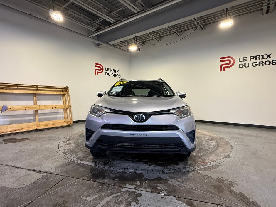 Toyota RAV4 LE 2018-7