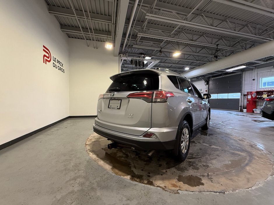 Toyota RAV4 LE 2018-2