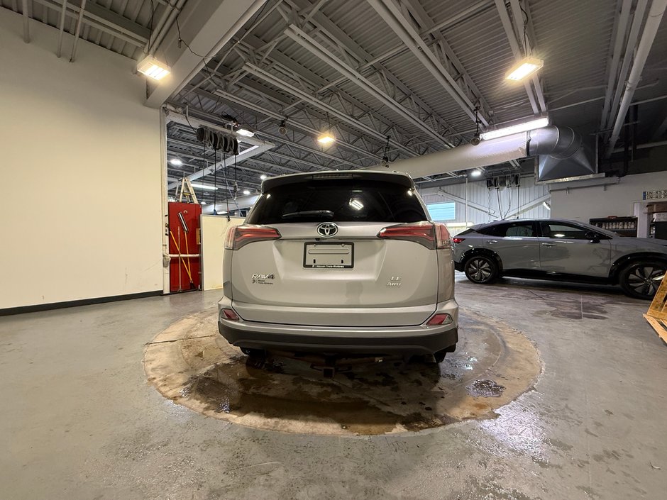 Toyota RAV4 LE 2018-3