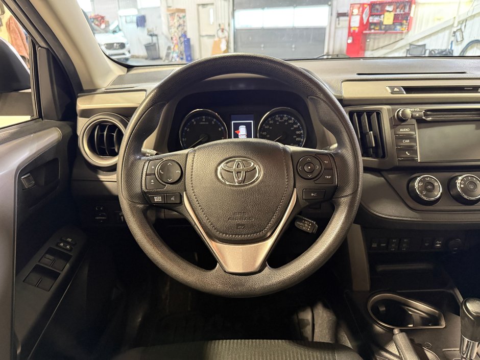 Toyota RAV4 LE 2018-13