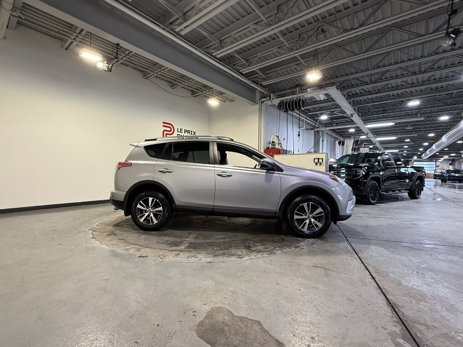 Toyota RAV4 LE 2018-1