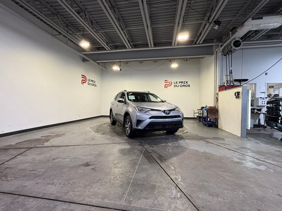 Toyota RAV4 LE 2018-0