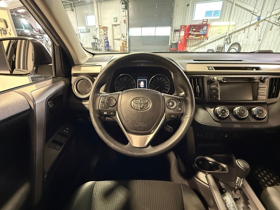 Toyota RAV4 LE 2018-14