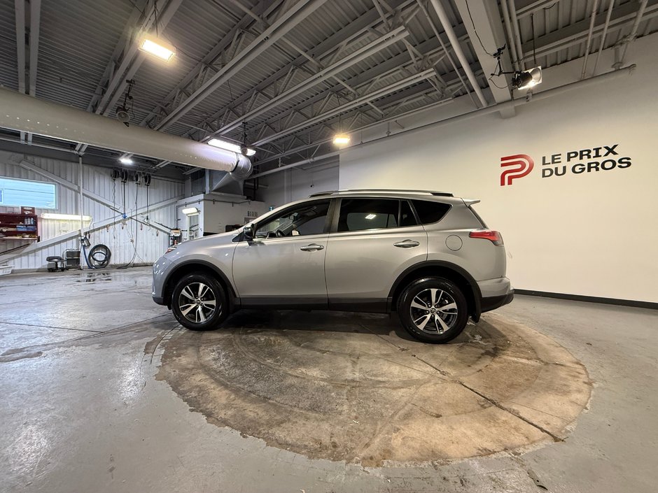 Toyota RAV4 LE 2018-5