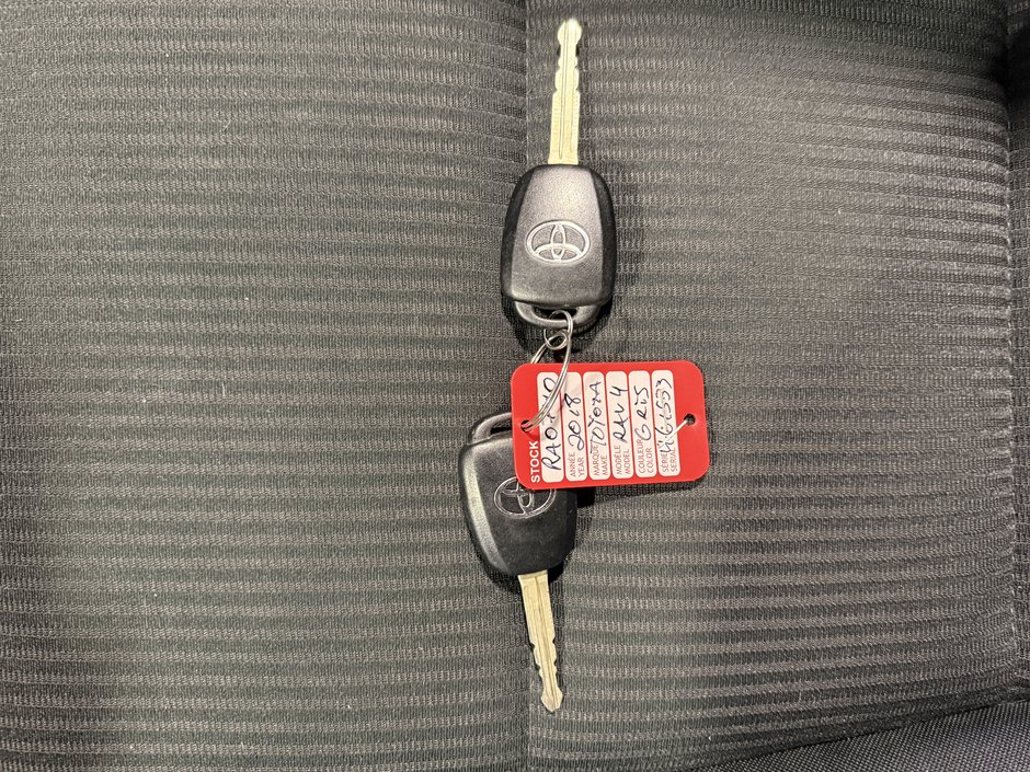 Toyota RAV4 LE 2018-26