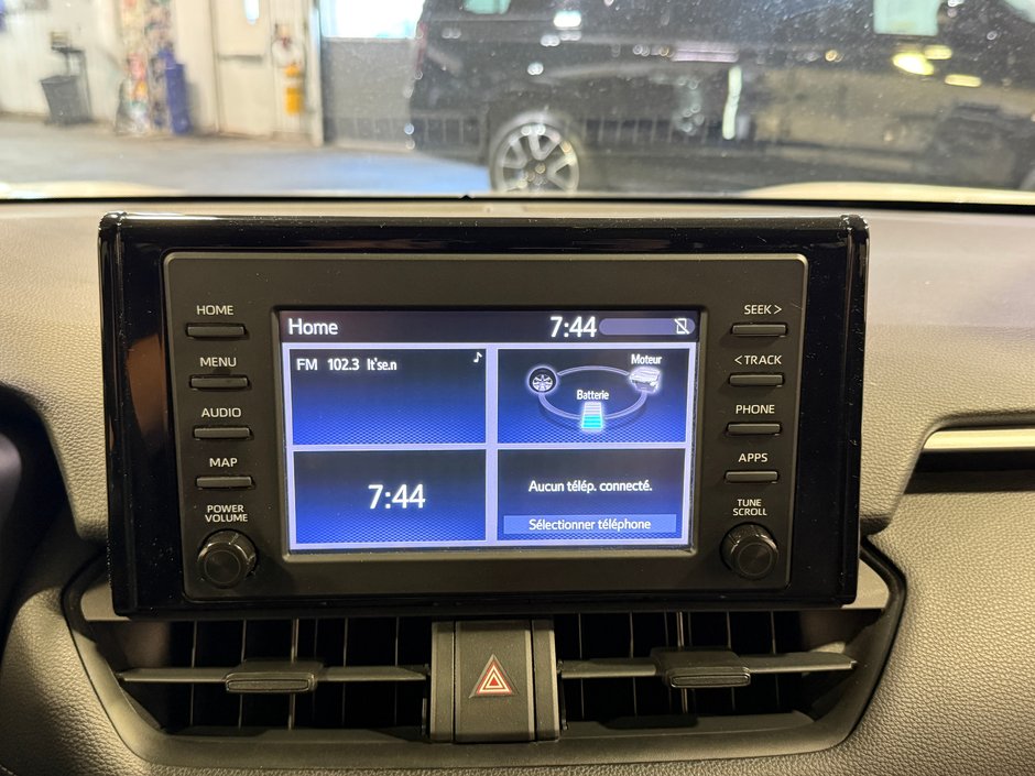2019 Toyota RAV4 LE HYBRIDE-19